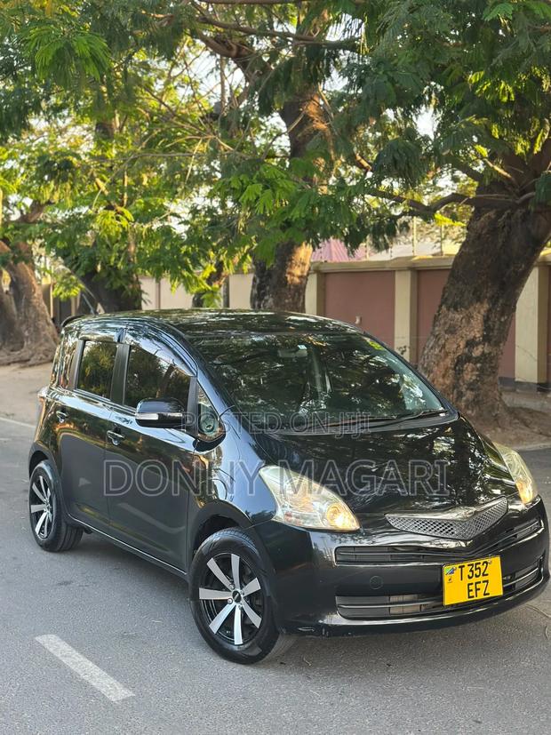 Toyota Ractis 2008 Black