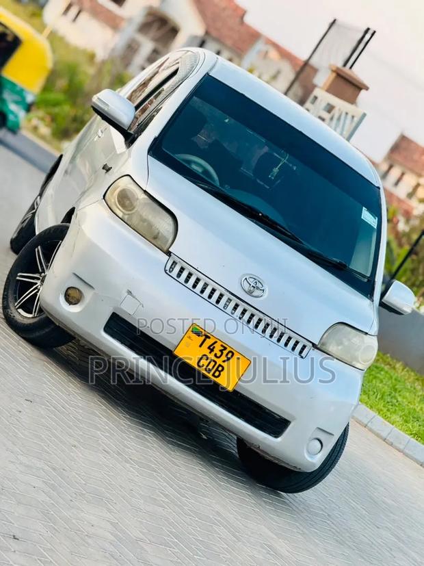 Toyota Porte 1.3 FWD 2004 Silver