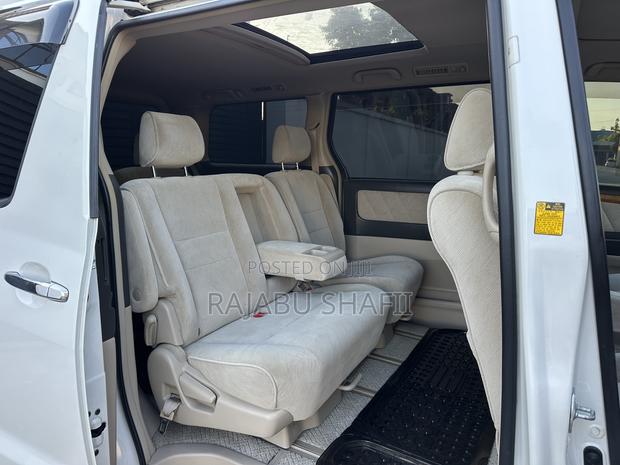 Toyota Alphard 2.4 Petrol FWD 2007 White