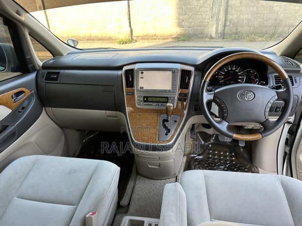 Toyota Alphard 2.4 Petrol FWD 2007 White