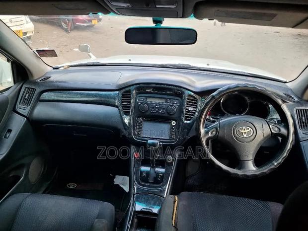 Toyota Kluger 2003 Silver