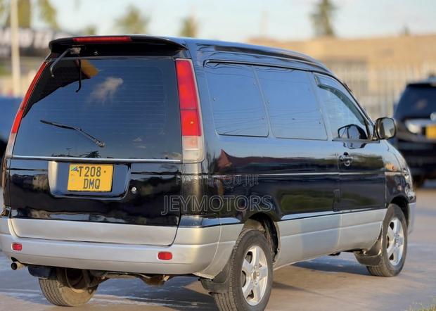 Toyota Noah 2001 Blue