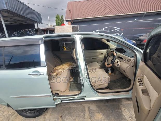 Toyota Raum 2002 Green
