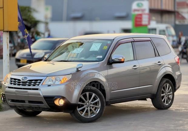 Subaru Forester 2011 Silver