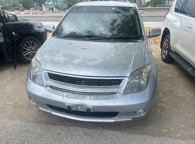 Toyota IST 2005 Silver