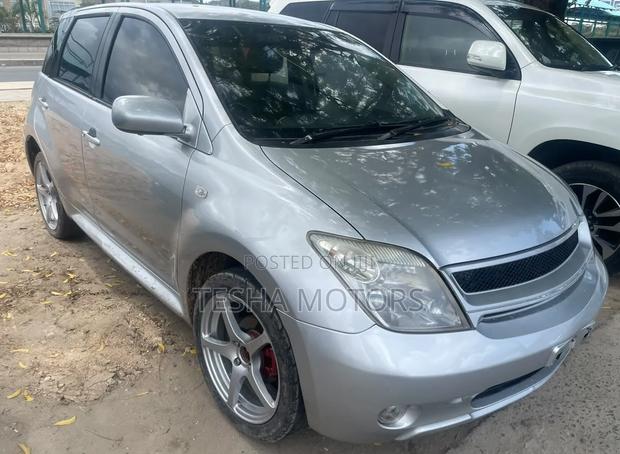 Toyota IST 2005 Silver