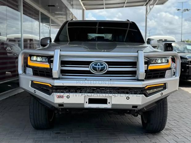 Toyota Land Cruiser LC300 2024 Brown