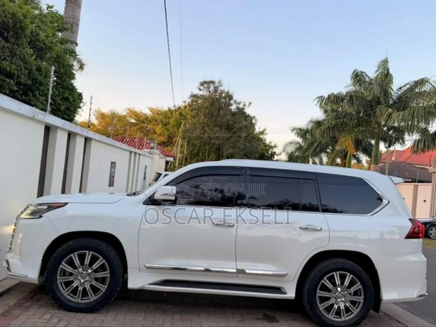 Toyota Land Cruiser Prado 2016 White