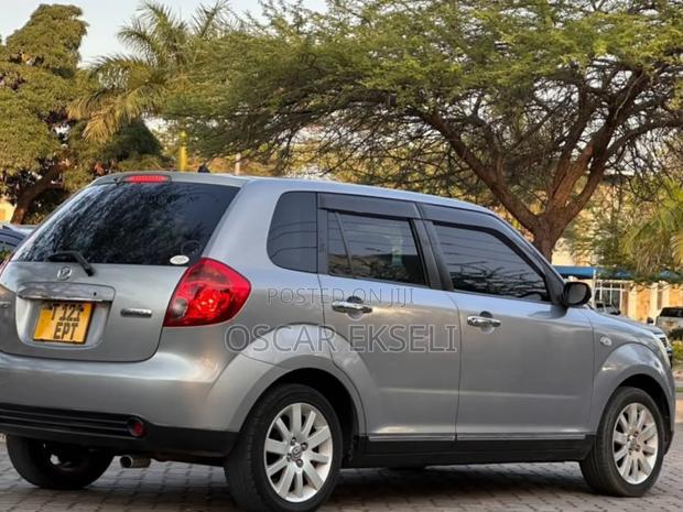 Mazda Verisa 2004 Gray