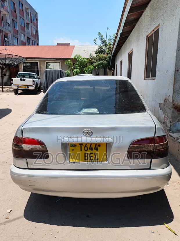 Toyota Corolla 2001 Silver