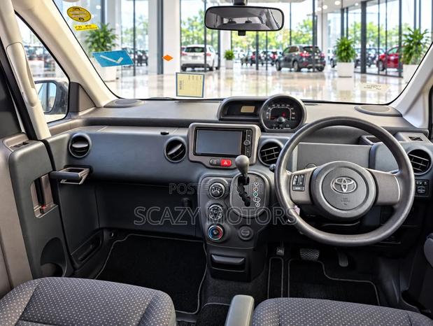 Toyota Porte 2013 White