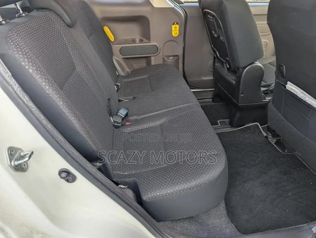 Toyota Porte 2013 White