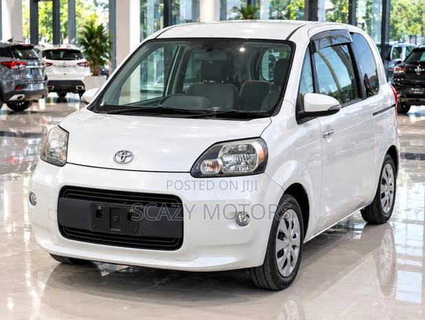 Toyota Porte 2013 White