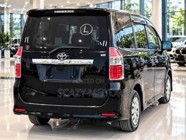Toyota Noah 2009 Black