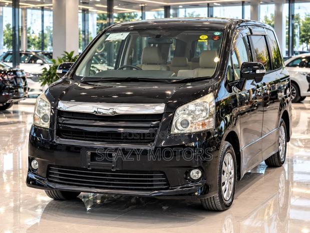 Toyota Noah 2009 Black