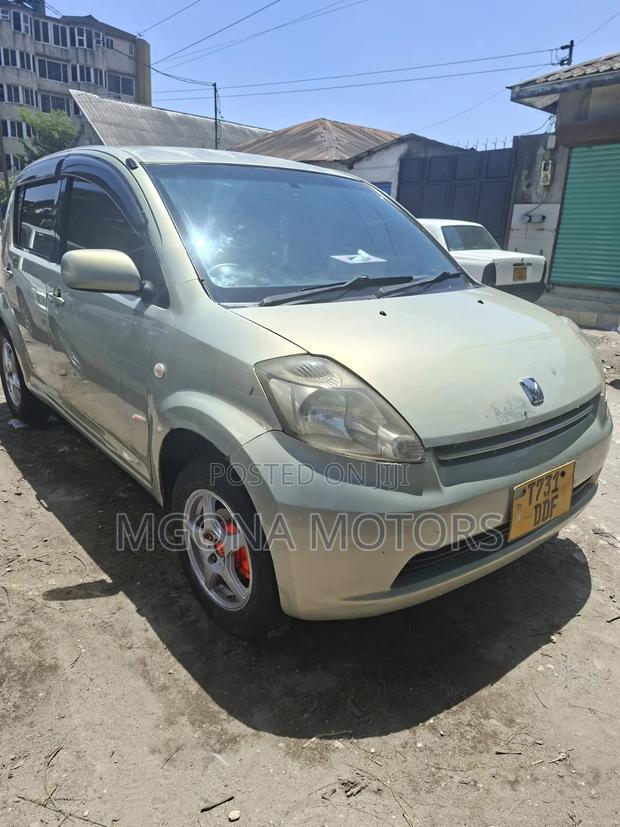 Toyota Passo 2005 Gold