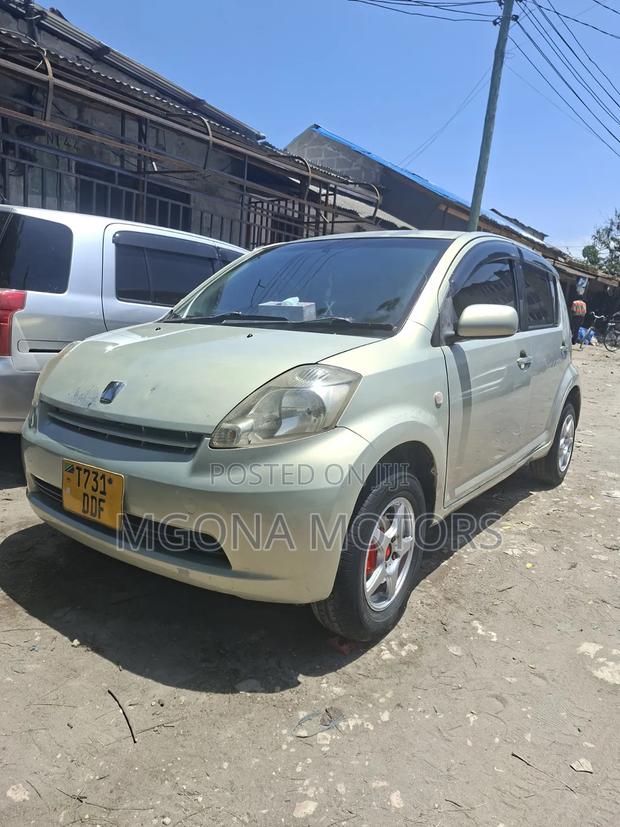 Toyota Passo 2005 Gold