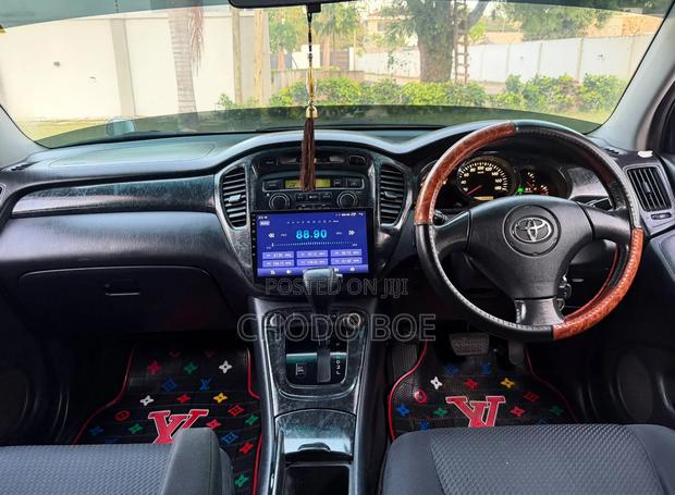 Toyota Kluger 2004 Silver