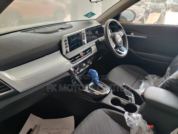New Kia Seltos 2025 Silver