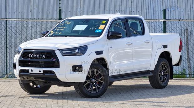 Toyota Hilux 2023 Off white