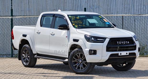Toyota Hilux 2023 Off white
