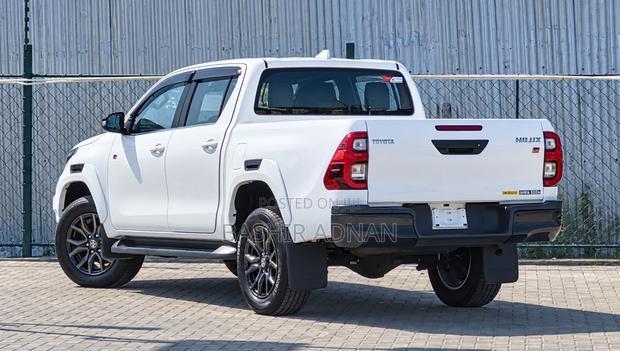 Toyota Hilux 2023 Off white