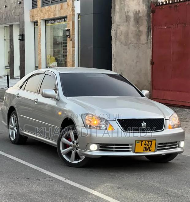 Toyota Crown Royale 2005 Silver