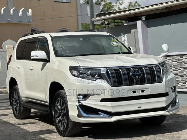 Toyota Land Cruiser Prado 4.0 Petrol TX 2022 White