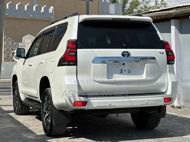 Toyota Land Cruiser Prado 4.0 Petrol TX 2022 White