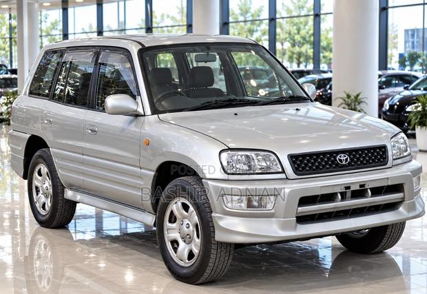Toyota RAV4 Base FWD 1999 Silver