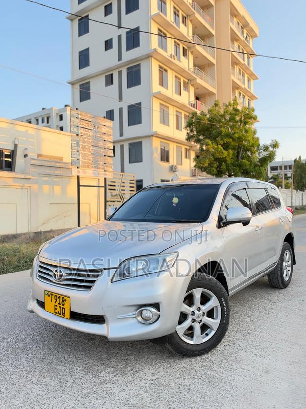 Toyota Vanguard 2010 Silver