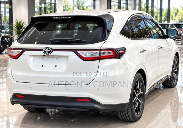 Toyota Harrier 2.0 4WD 2018 White