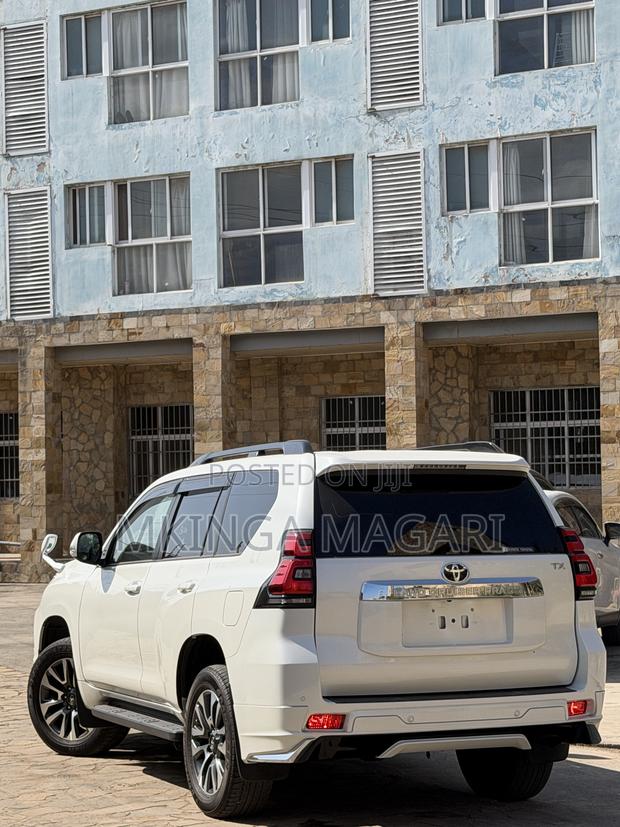 Toyota Land Cruiser Prado 2023 White