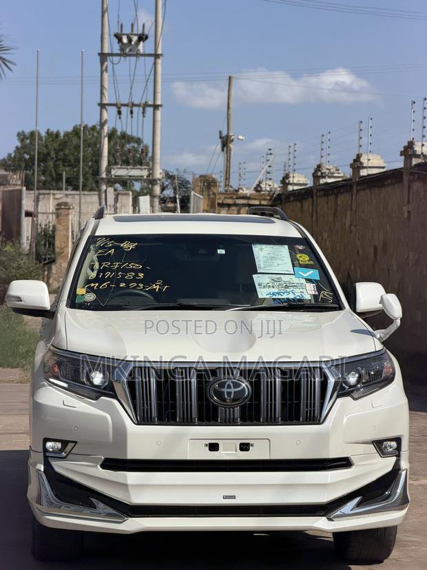 Toyota Land Cruiser Prado 2023 White
