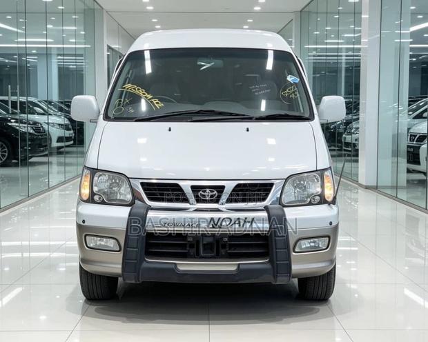 Toyota TownAce Noah 2000 White