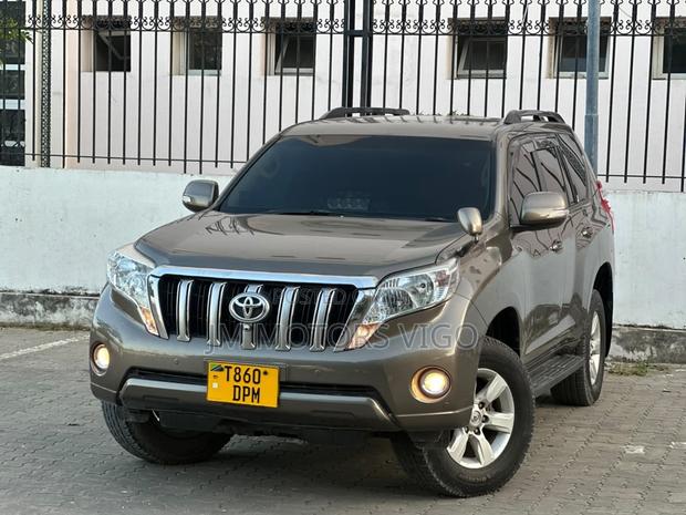 Toyota Land Cruiser Prado 2016 Gray