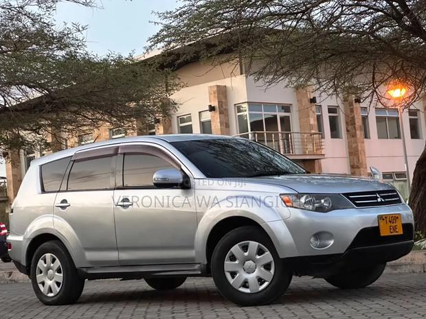Mitsubishi Outlander 2011 Silver