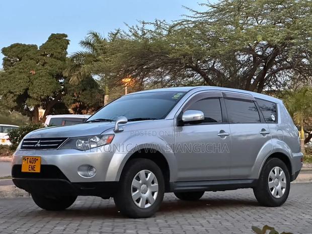 Mitsubishi Outlander 2011 Silver