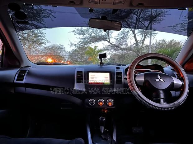 Mitsubishi Outlander 2011 Silver