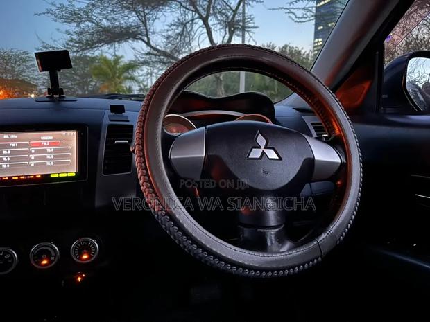 Mitsubishi Outlander 2011 Silver