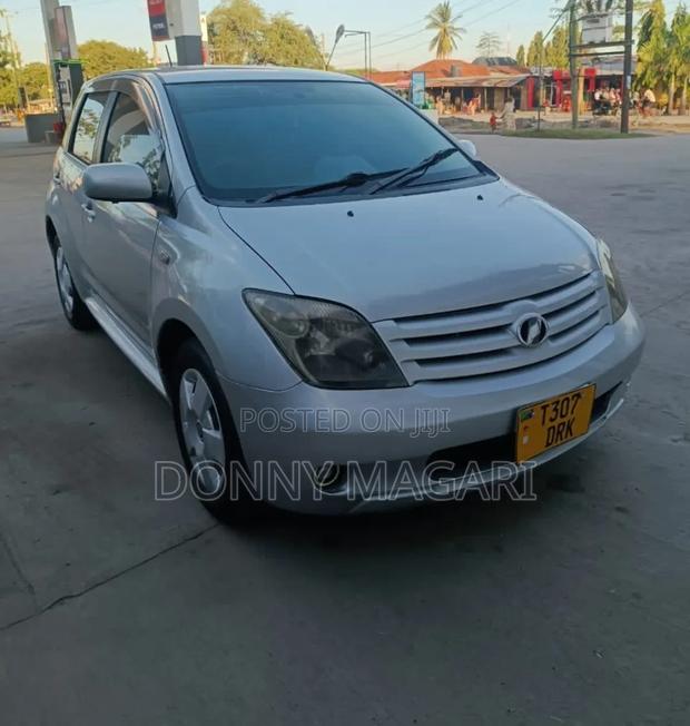 Toyota IST 2006 Silver