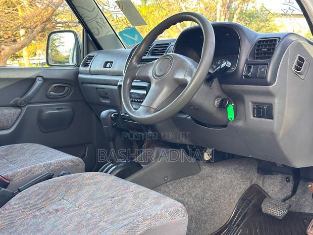 Suzuki Jimny 2000 Pearl