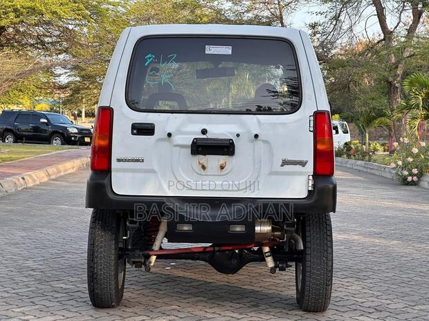 Suzuki Jimny 2000 Pearl