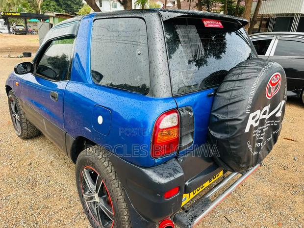 Toyota RAV4 2004 Blue