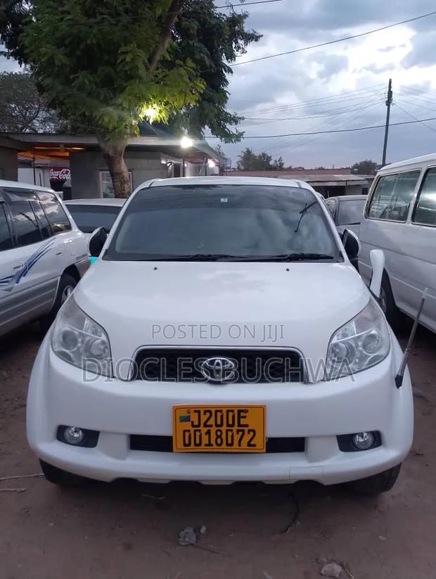 Toyota Rush 2010 White