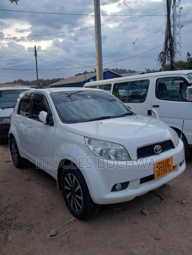 Toyota Rush 2010 White