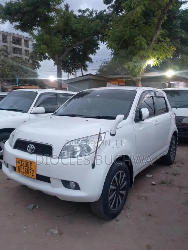 Toyota Rush 2010 White