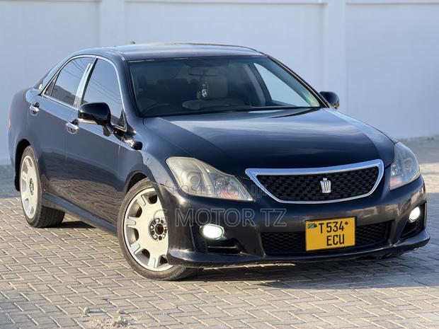 Toyota Crown 2010 Black