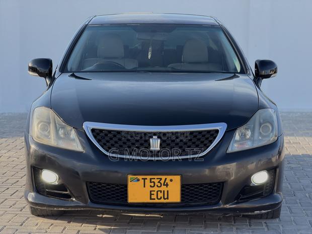 Toyota Crown 2010 Black