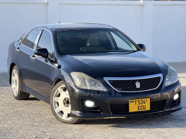 Toyota Crown 2010 Black